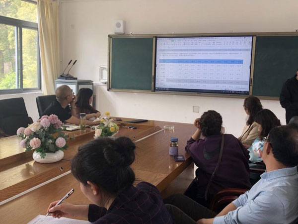 崇州市廖家中学召开信息化课改班教学工作会