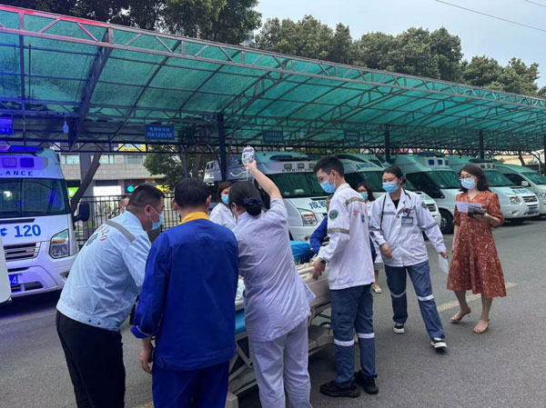 崇州市人民医院急诊科开展院前急救出诊及时性及规范性演练