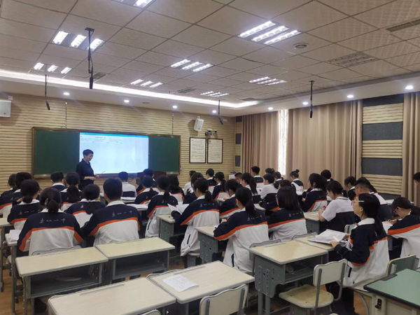 乐山一中：探索大数据精准教学模式