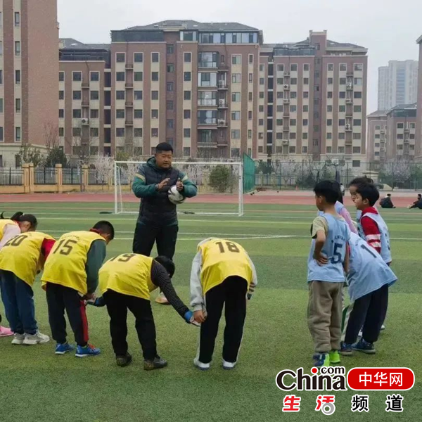 烟台莱山区第四实验小学：举行“校长杯”足球联赛