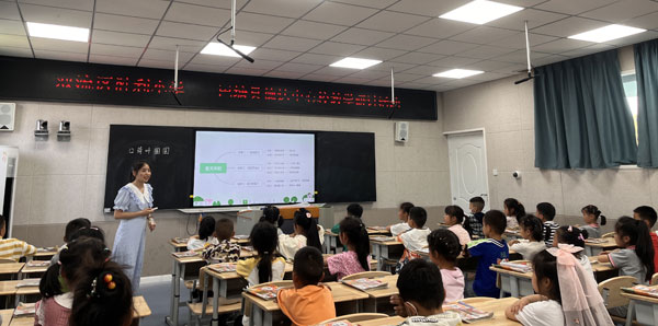 成都市双流区胜利小学举行新教师亮相课活动