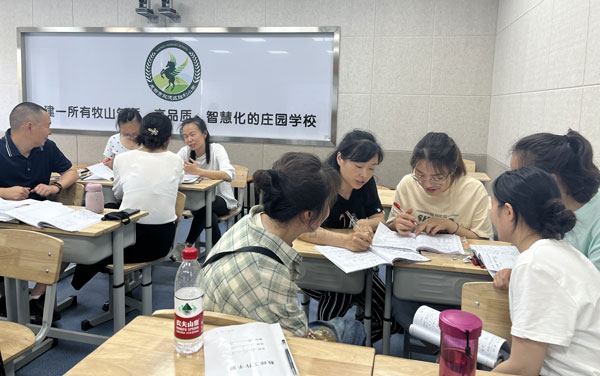 成都市双流区胜利小学举行新教师亮相课活动