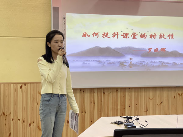 崇州市蜀城中学开展青年教师第九次培训