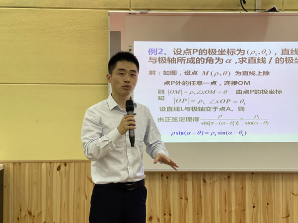 崇州市蜀城中学开展青年教师第九次培训