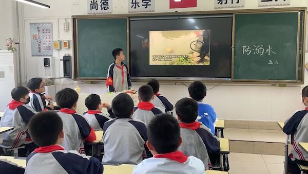 【关爱学生幸福成长·健康成长篇】珍爱生命 预防溺水——邯郸市丛台区连城小学组织学生和家长观看防溺水警示片