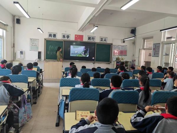 【关爱学生幸福成长·健康成长篇】珍爱生命 预防溺水——邯郸市丛台区连城小学组织学生和家长观看防溺水警示片