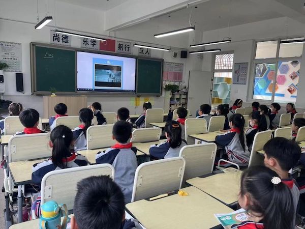 【关爱学生幸福成长·健康成长篇】珍爱生命 预防溺水——邯郸市丛台区连城小学组织学生和家长观看防溺水警示片