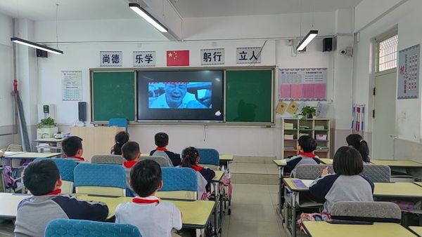 【关爱学生幸福成长·健康成长篇】珍爱生命 预防溺水——邯郸市丛台区连城小学组织学生和家长观看防溺水警示片