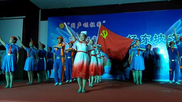 眉山天府新区青龙初级中学隆重举办“传承五四精神 弘扬东坡文化—庆五.一 迎五四，同声颂祖国”演出活动