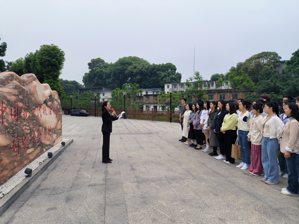 乐山一中和市实幼携手开展党建带团建主题活动