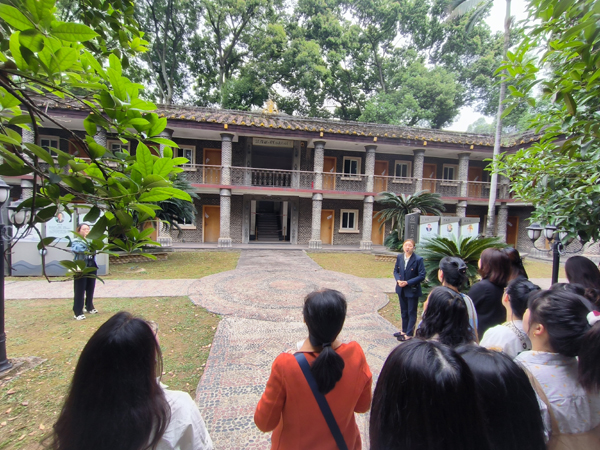 乐山一中和市实幼携手开展党建带团建主题活动