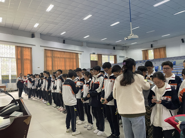 乐山一中举行第59期团校结业典礼暨新团员入团仪式
