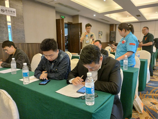 成都高新区举办危险化学品重点从业单位安全风险分级管控暨工伤预防专题培训会