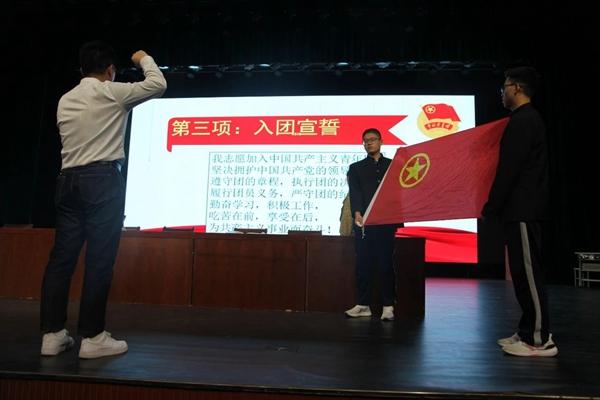 【关爱学生 幸福成长】入团宣誓仪式，接续五四精神——邯郸市第二中学举行五四主题系列活动
