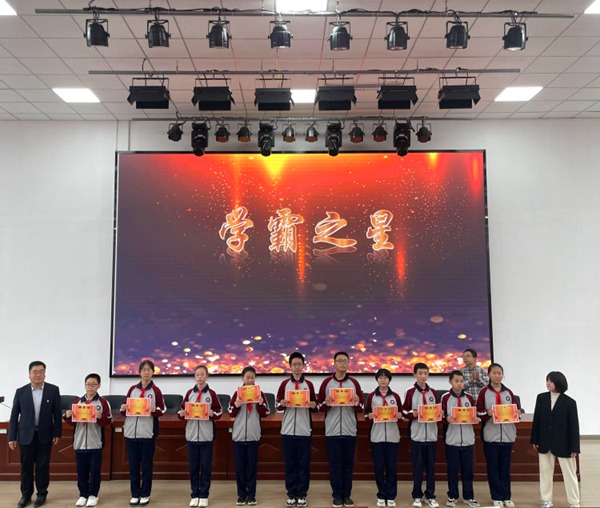  【关爱学生 幸福成长】积跬步终至千里，积小流终成江海——邯郸市第三十二中学召开初一年级期中总结表彰会