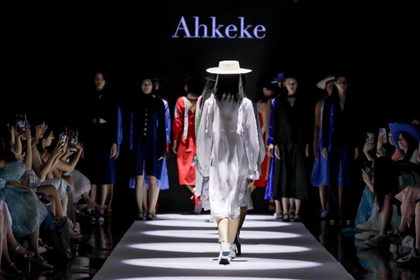 Ahkeke首秀直击 | 以细节打动人心 打造舒适自在的时尚感