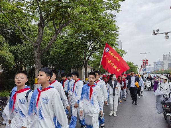 【关爱学生幸福成长】“礼赞生命，亲近自然，远足励志，快乐成长”—邯郸市丛台区丛阳小学2017届六年级徒步研学