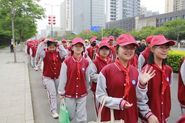 【关爱学生幸福成长】“礼赞生命，亲近自然，远足励志，快乐成长”—邯郸市丛台区丛阳小学2017届六年级徒步研学