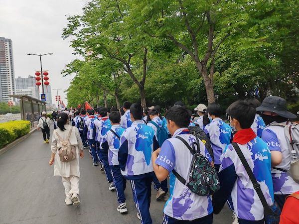 【关爱学生幸福成长】“礼赞生命，亲近自然，远足励志，快乐成长”—邯郸市丛台区丛阳小学2017届六年级徒步研学