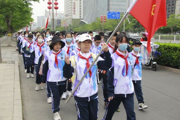 【关爱学生幸福成长】“礼赞生命，亲近自然，远足励志，快乐成长”—邯郸市丛台区丛阳小学2017届六年级徒步研学