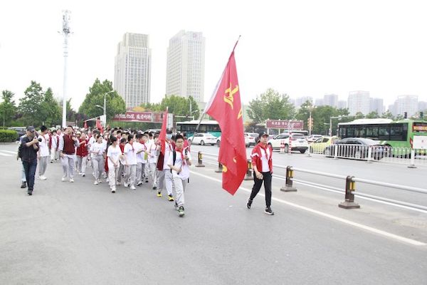 【关爱学生幸福成长】“礼赞生命，亲近自然，远足励志，快乐成长”—邯郸市丛台区丛阳小学2017届六年级徒步研学