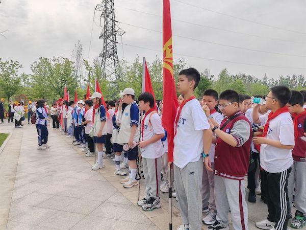 【关爱学生幸福成长】“礼赞生命，亲近自然，远足励志，快乐成长”—邯郸市丛台区丛阳小学2017届六年级徒步研学