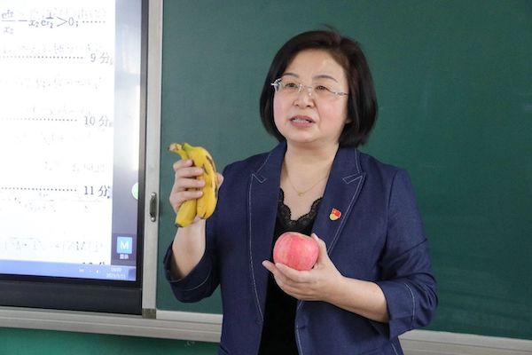 【关爱学生 幸福成长】果香助高考，温情暖人心——邯郸市建安中学校领导暖心慰问高三学生活动