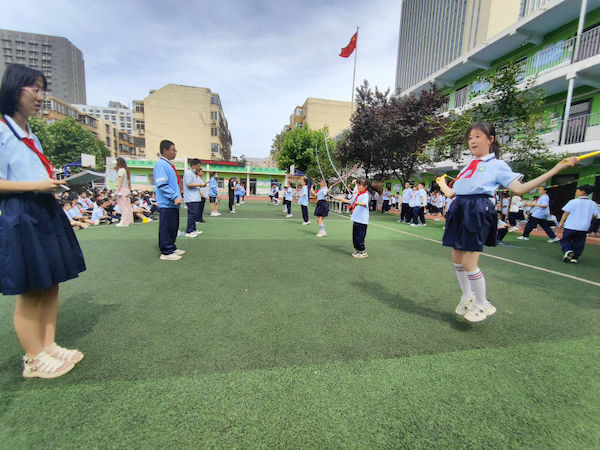 关爱学生幸福成长·协同育人篇｜“绳彩飞扬，活力无限”—邯郸市丛台区外国 语小学首届“责任杯”花样跳绳比赛