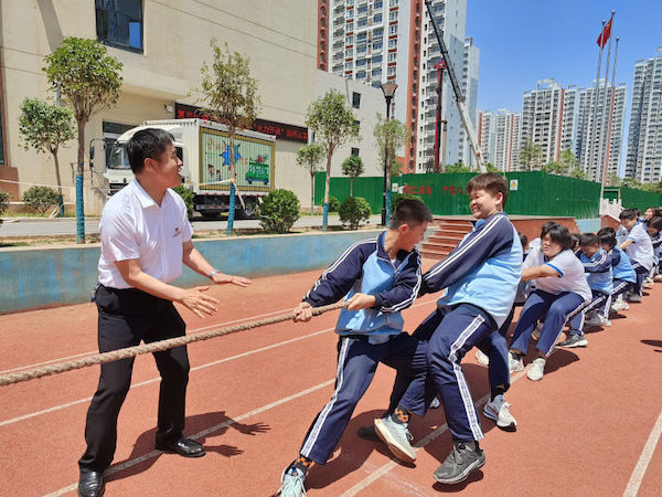【关爱学生 幸福成长】邯郸市复兴区第三中学开展拔河比赛活动