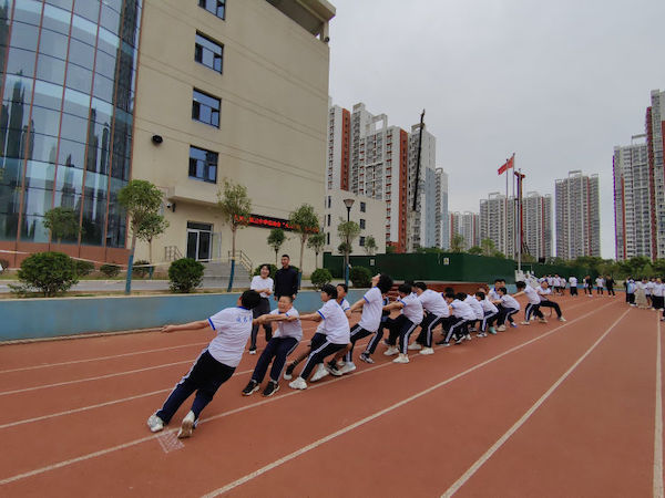 【关爱学生 幸福成长】邯郸市复兴区第三中学开展拔河比赛活动