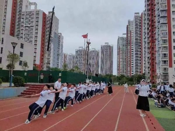 【关爱学生 幸福成长】邯郸市复兴区第三中学开展拔河比赛活动