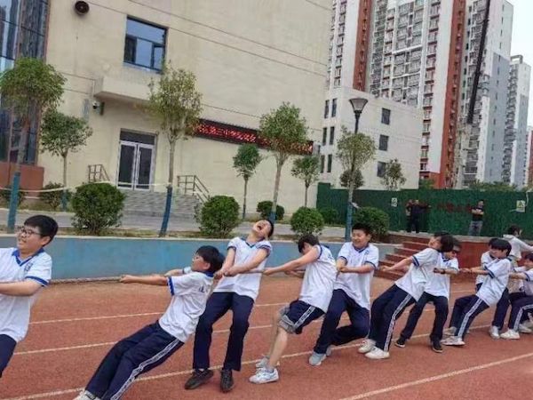 【关爱学生 幸福成长】邯郸市复兴区第三中学开展拔河比赛活动