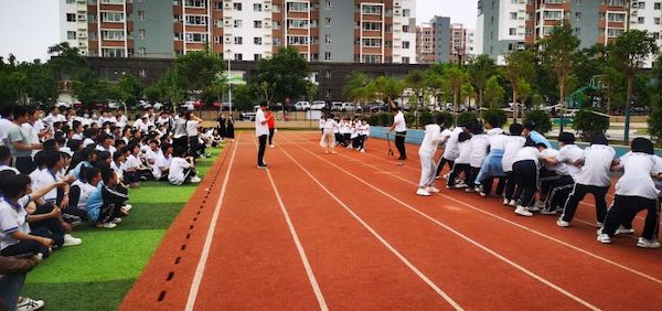 【关爱学生 幸福成长】邯郸市复兴区第三中学开展拔河比赛活动