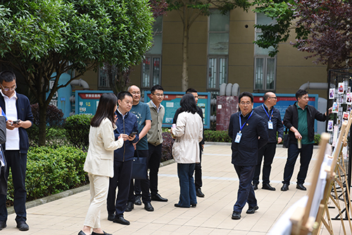 成都石化工业学校接受四川省依法治校示范校创建评估
