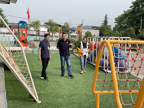 四川省安全督导组莅临彭州市桂花幼儿园进行安全工作检查