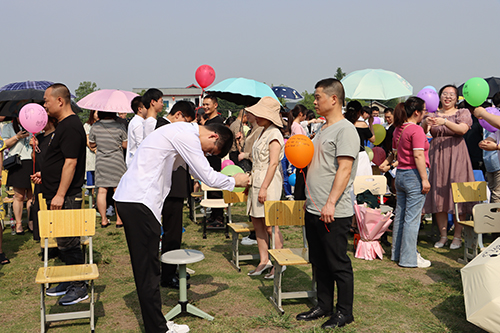 我今加冠 有心凌云——彭州市敖平中学举行高三学子成人礼