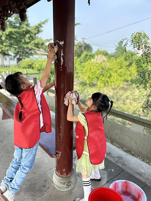 彭州市桂花幼儿园开展劳动志愿服务活动