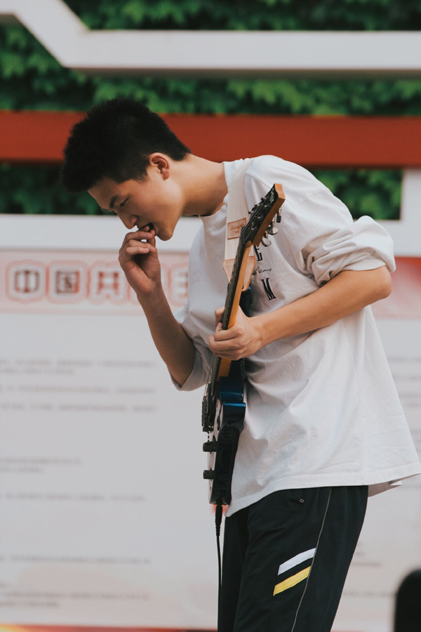 乐山一中：用音乐为征途伴奏