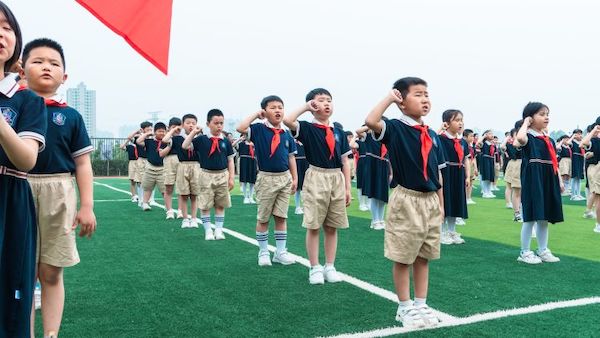 关爱学生幸福成长 · 协同育人篇丨邯郸市丛台区荀子实验第三小学“飘扬红领巾 光荣少先队”一年级入队仪式