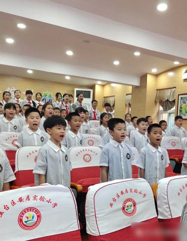 “星星火炬 照我前行”——邯郸市丛台区安居实验小学2023年庆“六一”新队员入队仪式