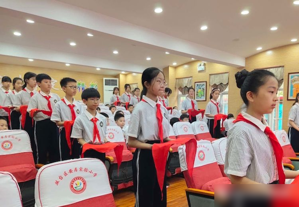 “星星火炬 照我前行”——邯郸市丛台区安居实验小学2023年庆“六一”新队员入队仪式