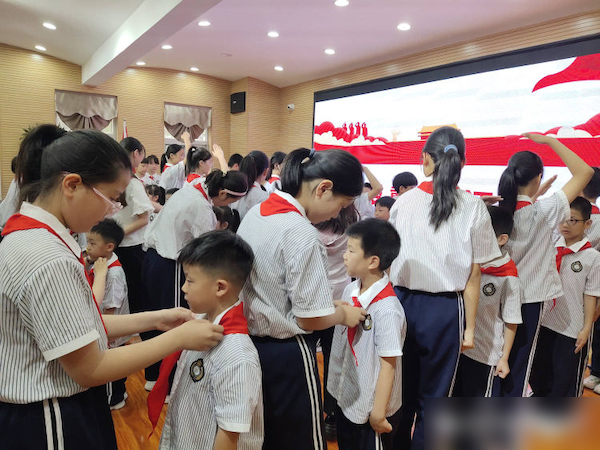 “星星火炬 照我前行”——邯郸市丛台区安居实验小学2023年庆“六一”新队员入队仪式