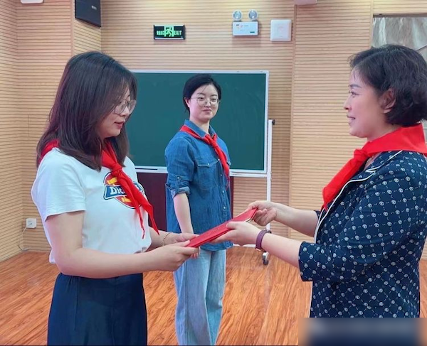 “星星火炬 照我前行”——邯郸市丛台区安居实验小学2023年庆“六一”新队员入队仪式