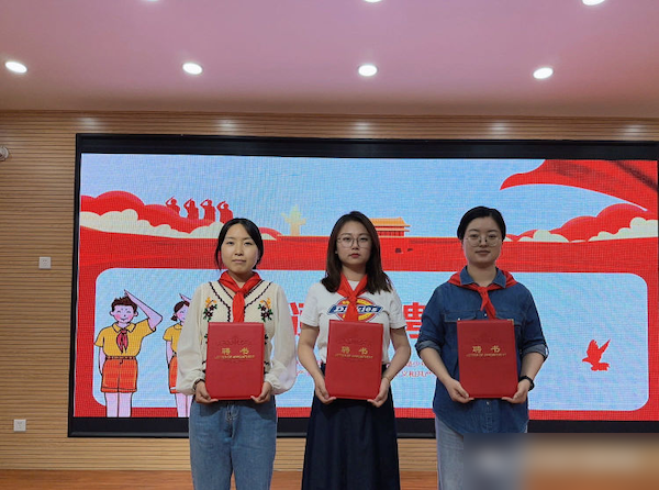 “星星火炬 照我前行”——邯郸市丛台区安居实验小学2023年庆“六一”新队员入队仪式