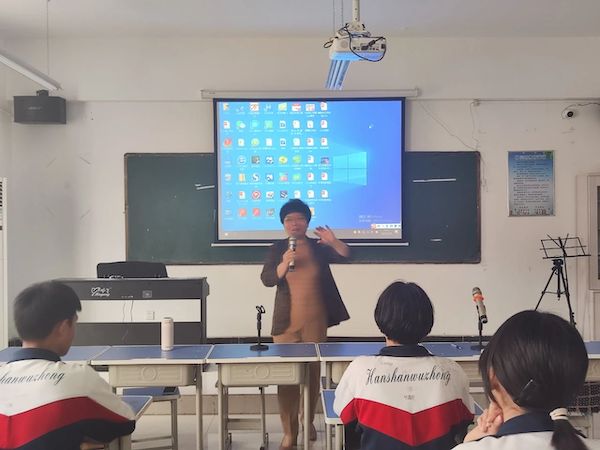 护航中考 心理减压 ——邯郸市邯山区第五中学开展中考减压心理健康讲座活动
