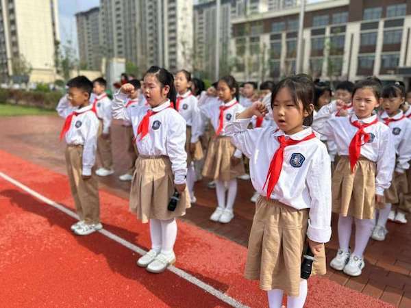  关爱学生幸福成长·协同育人篇|邯郸市丛台区荀子实验第三小学“争做时代好队员”升旗仪式