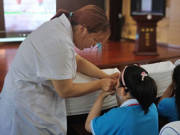 关爱学生幸福成长·学生健康篇丨守护“睛”彩视界，点亮“光”明未来——邯郸市丛台区实验小学开展爱眼日宣传教育