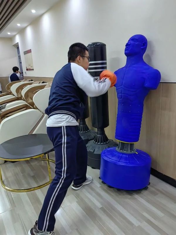“关爱学生幸福成长：关爱学生健康篇”—— 邯郸市人和中学“减压赋能”系列心理健康教育活动