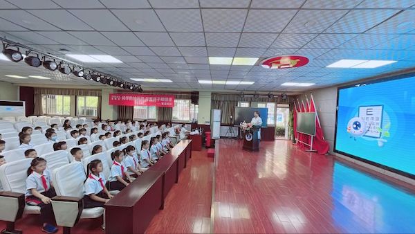 【关爱学生幸福成长·健康成长篇】 爱眼护眼，“睛”彩童年——邯郸市丛台区连城小学开展全国爱眼日教育活动