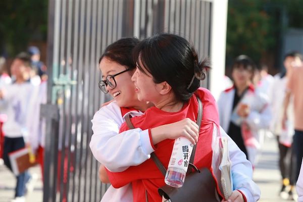 直击高考第二天：青春向上 时光不负追梦人——邯郸市第四中学